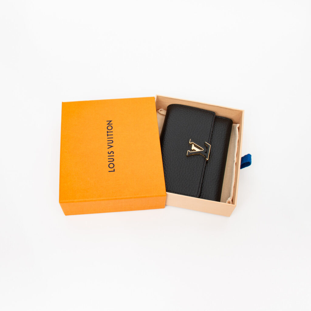 Louis Vuitton Compact Wallet Capucine Schwarz mit goldener Hardware 2018 MI5128