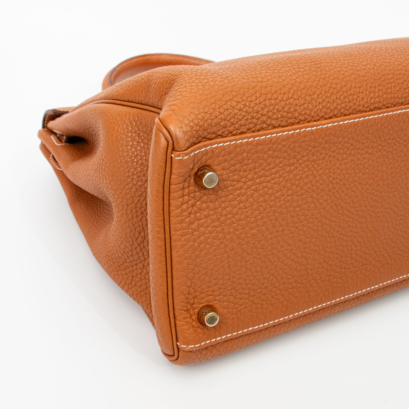 Bolso Hermès Kelly 35 Retourné de piel Togo dorada con herrajes dorados, 2010 – Imagen 8