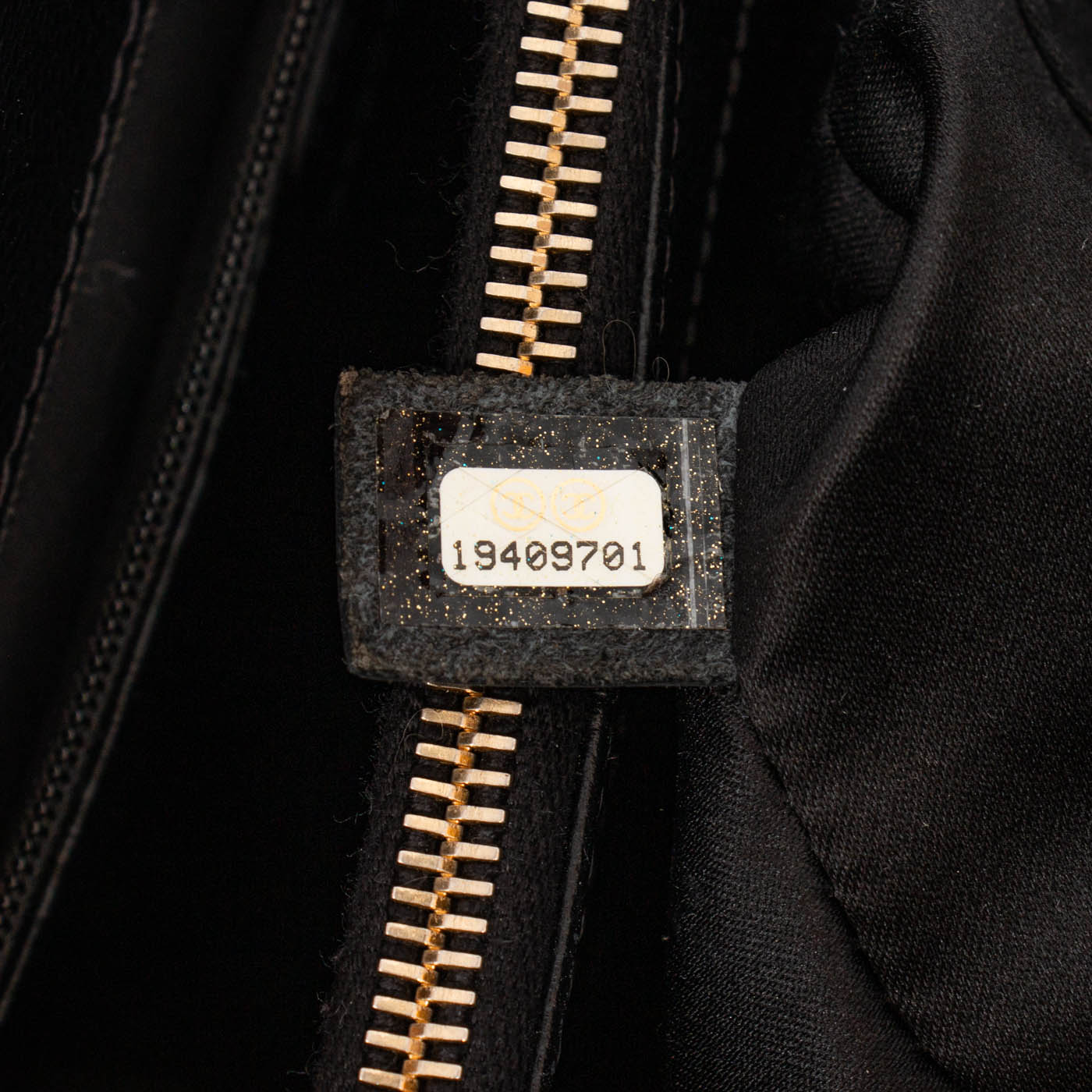 Sac cabas Chanel GST en cuir caviar noir avec finitions dorées 2014 19409701 – Image 10