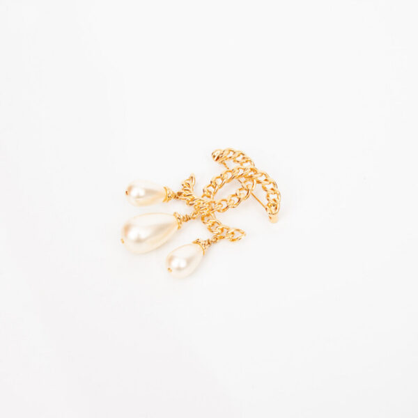 Broche Chanel CC en or avec perles B20K