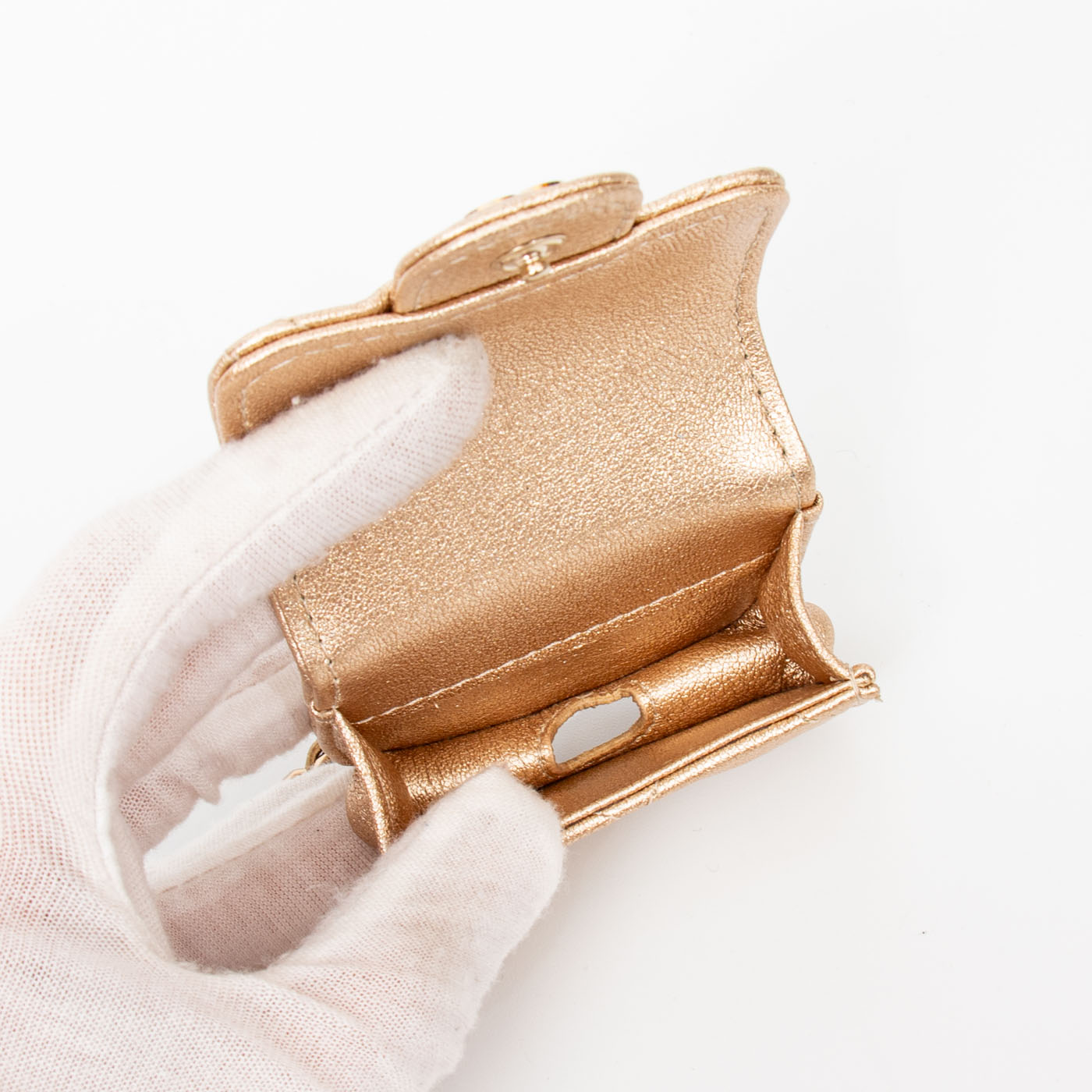 Porte-monnaie Chanel Timeless en agneau doré avec finitions dorées 2024 E99E5K57 – Image 7