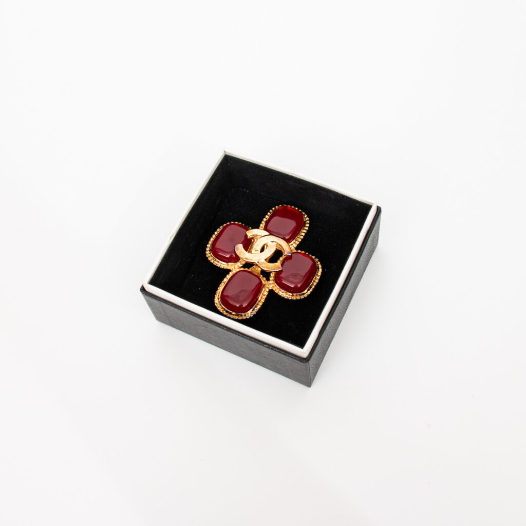 Chanel Vintage Brosche CC Kreuz Rot Gold 1996