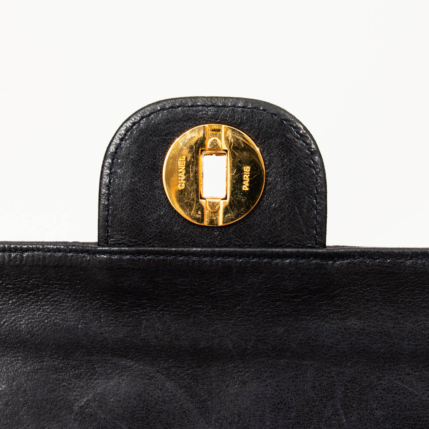Sac Chanel Timeless en cuir d'agneau noir vintage à double rabat – Image 10