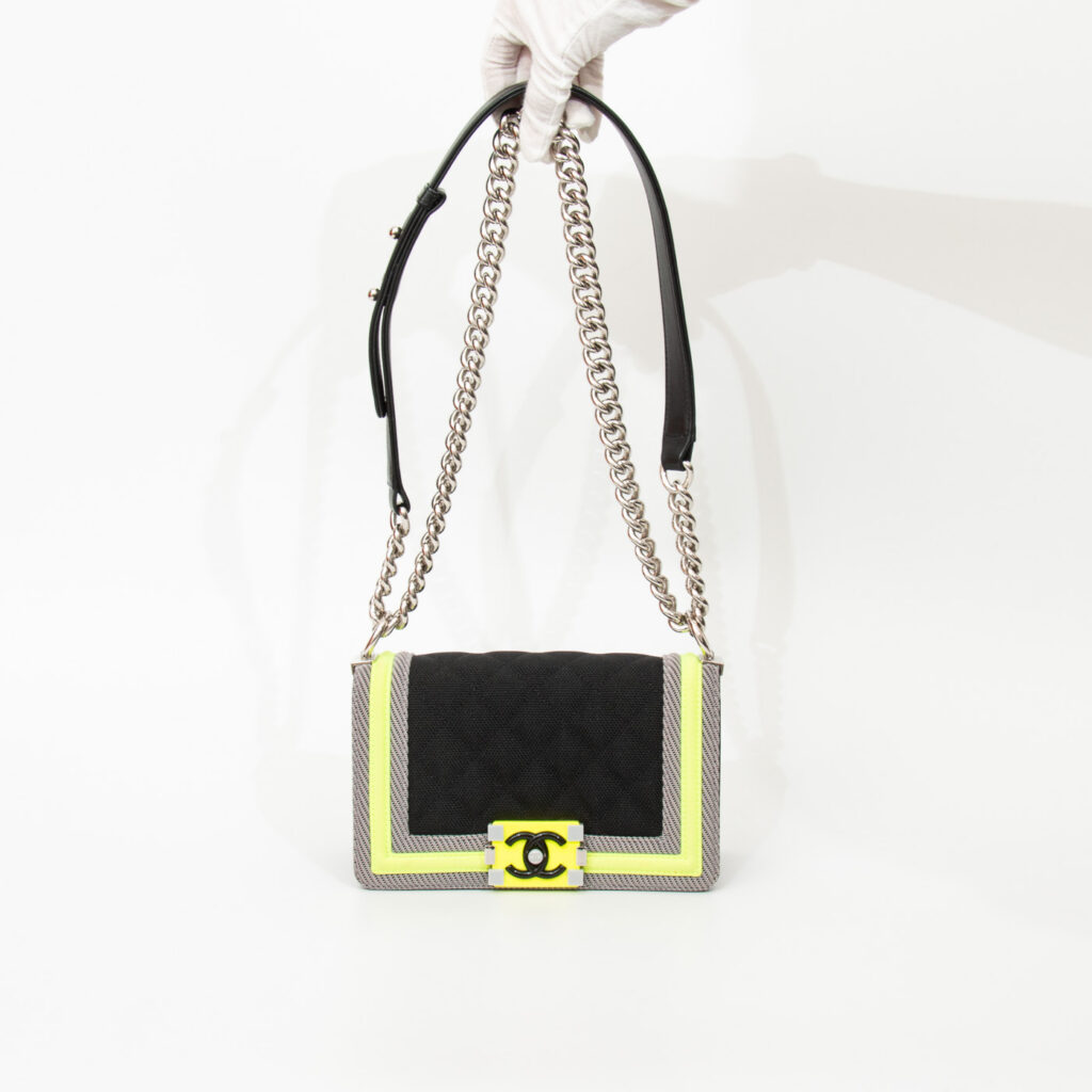 Chanel Boy Small Canvas Quilted Tasche in Schwarz Neon Grün mit Silberner Hardware