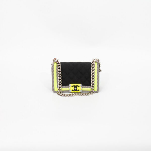 Sac Chanel Boy Small en toile matelassée noire et vert fluo avec finitions argentées