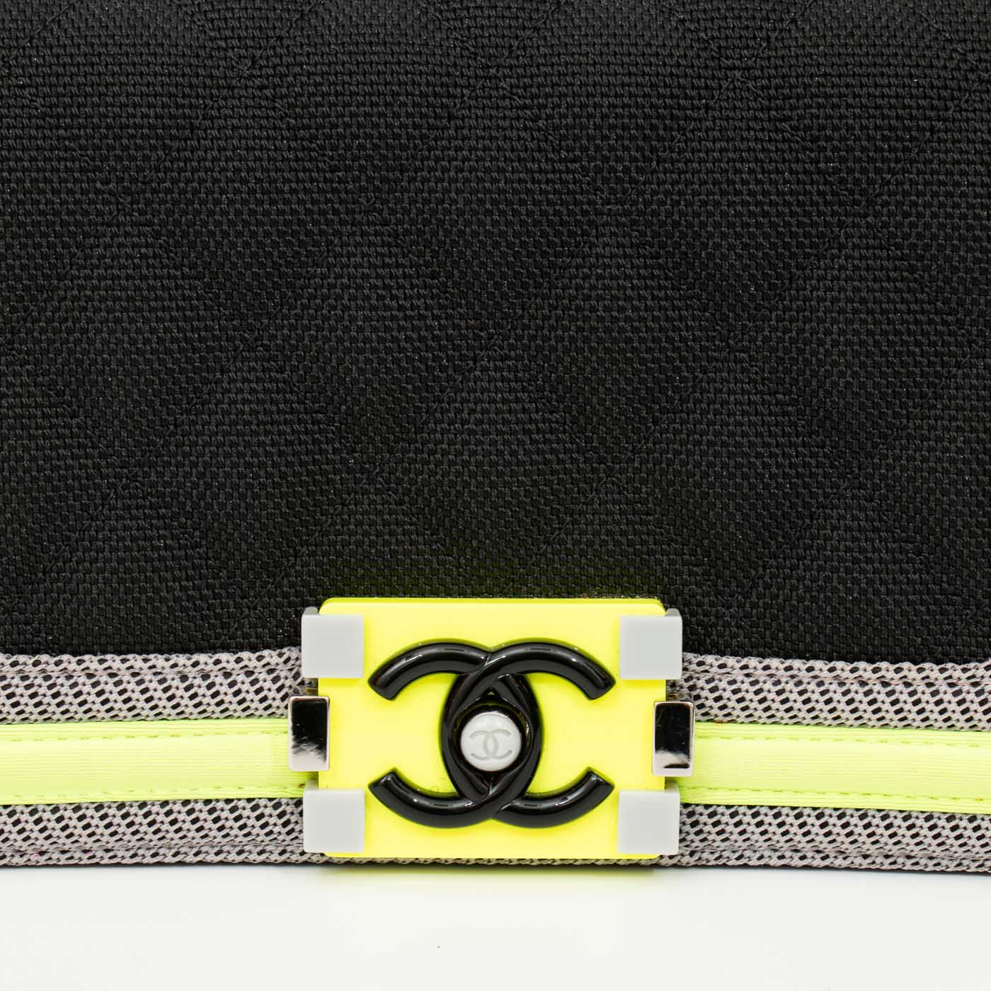 Chanel Boy Small Canvas Quilted Tasche in Schwarz Neon Grün mit Silberner Hardware – Bild 7