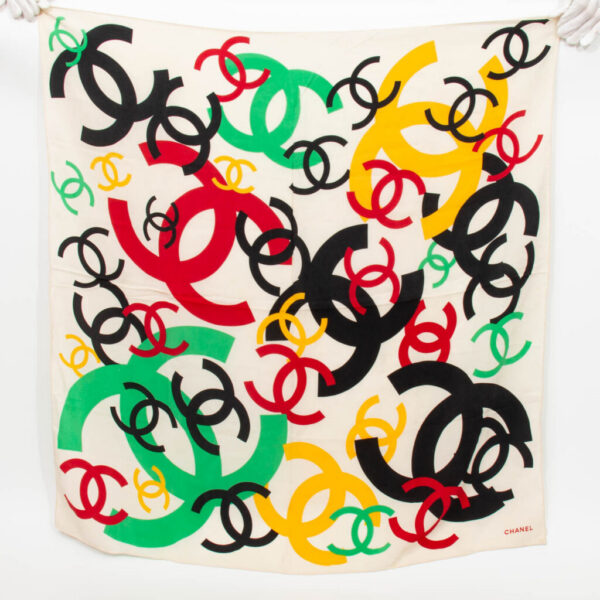 Carré en soie Chanel à logo CC multicolore 80 cm