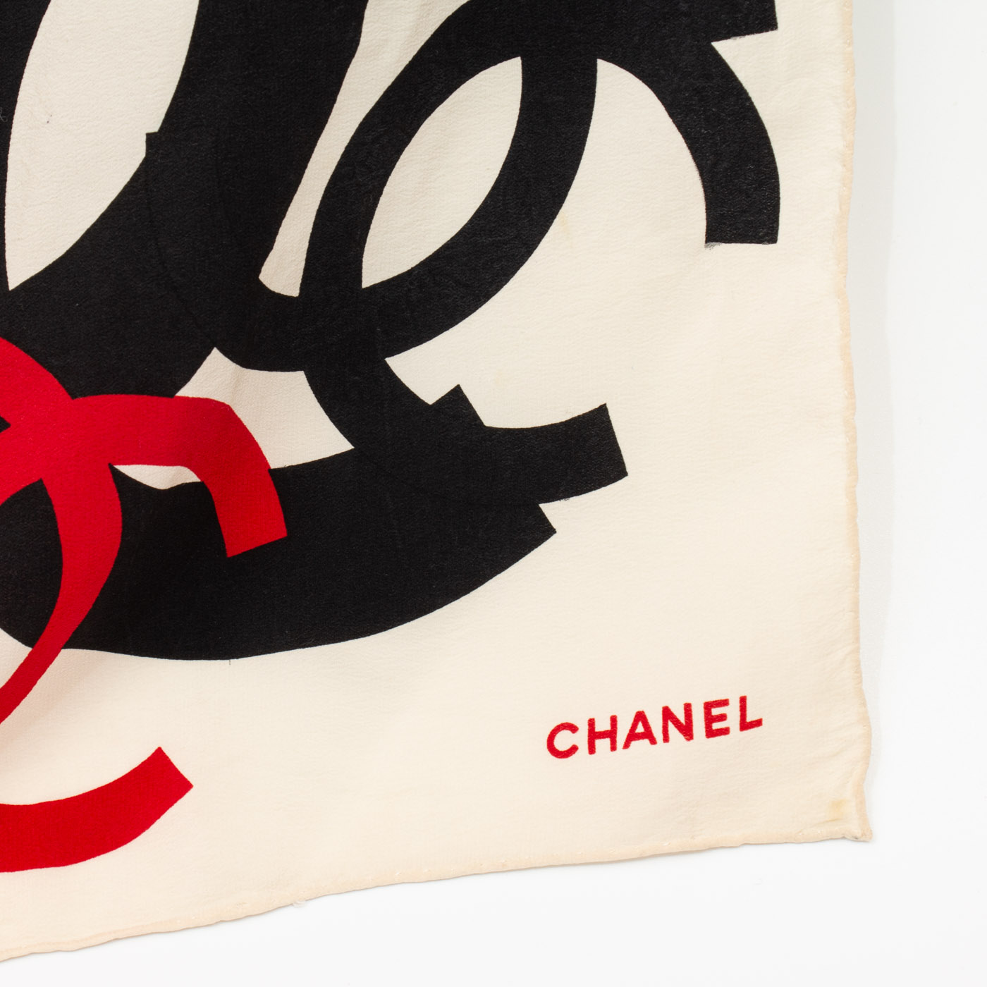 Carré en soie multicolore Chanel à logo CC, 80 cm – photo 3