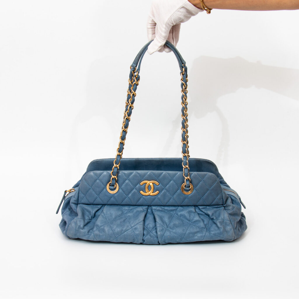 Chanel Tasche Bowling Leder Blau Mit Goldener Hardware 2011–2012 15936647