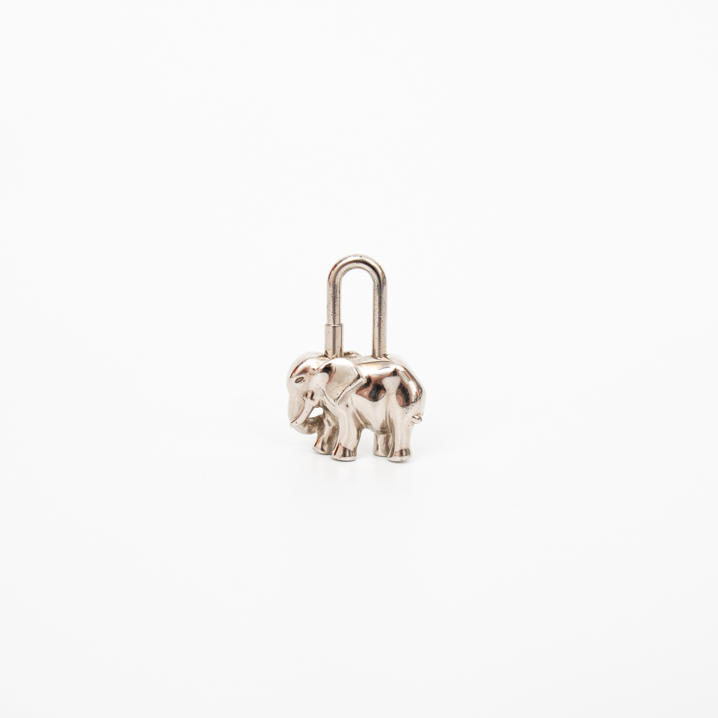 Charm Hermès Cadena Elephant hecho de metal plateado