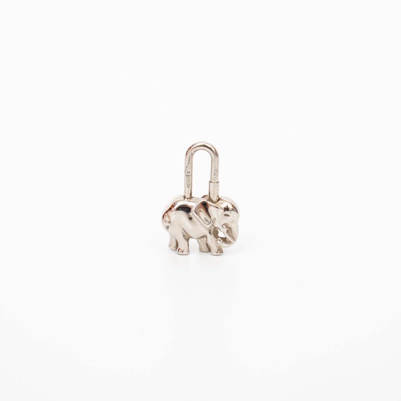 Charm Hermès Cadena Elefante en metal plateado – Imagen 2