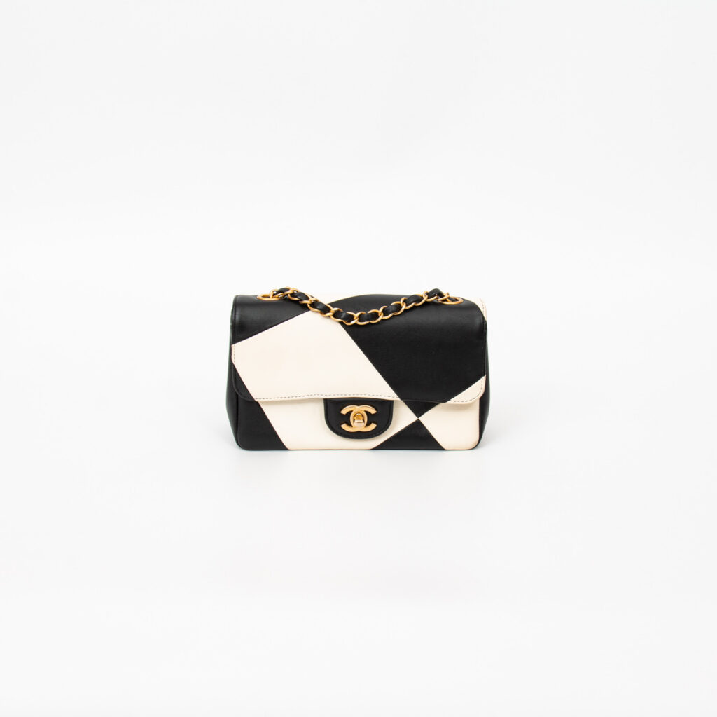 Chanel Mini Rectangular Tasche Coco Lambskin Schwarz Mit Goldener Hardware TUU2X72H
