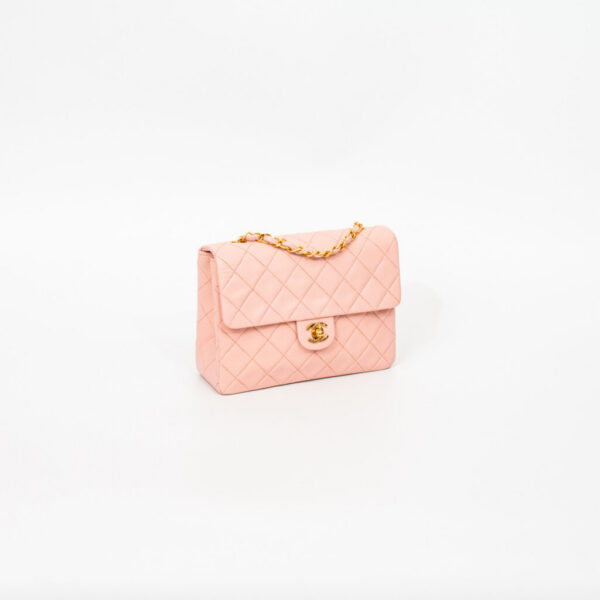 Sac à main Chanel à rabat simple et chaîne simple, en cuir d'agneau rose vintage, 1991-1994, référence 2340719