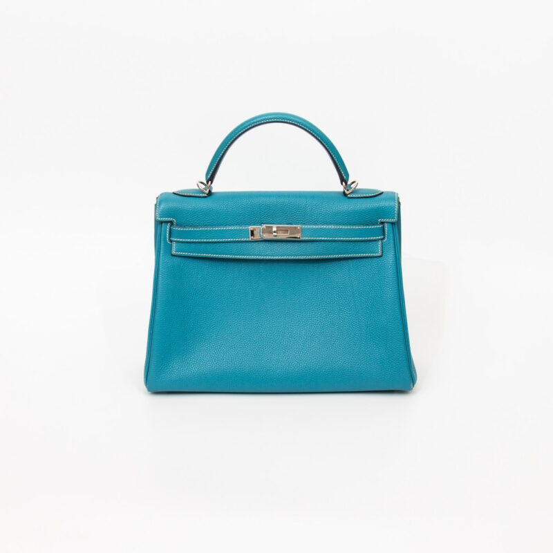 Bolso Hermès Kelly 32 Retourne Togo en piel azul con herrajes de paladio, 2006 – Imagen 1