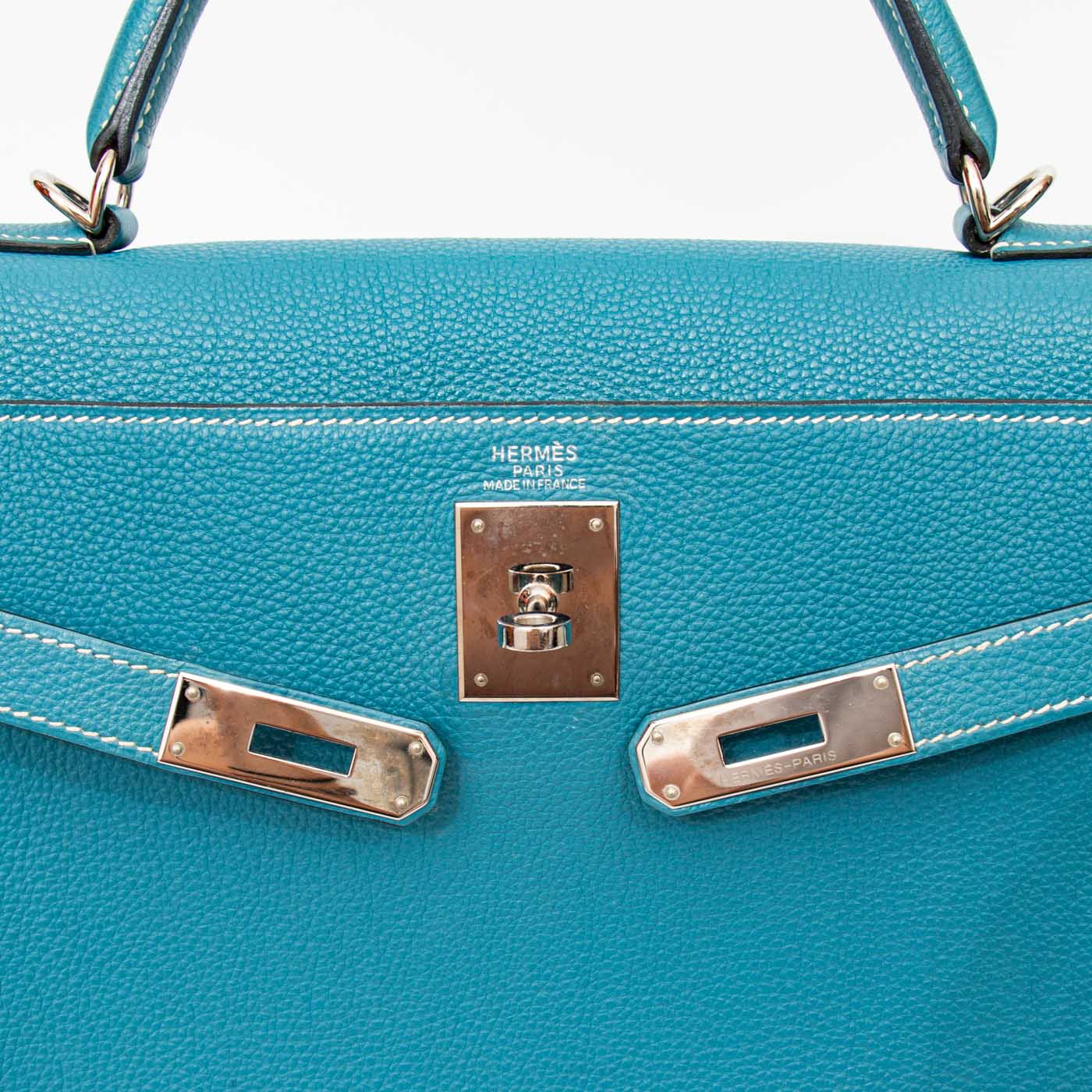 Bolso Hermès Kelly 32 Retourne Togo en piel azul con herrajes de paladio, 2006 – Imagen 10