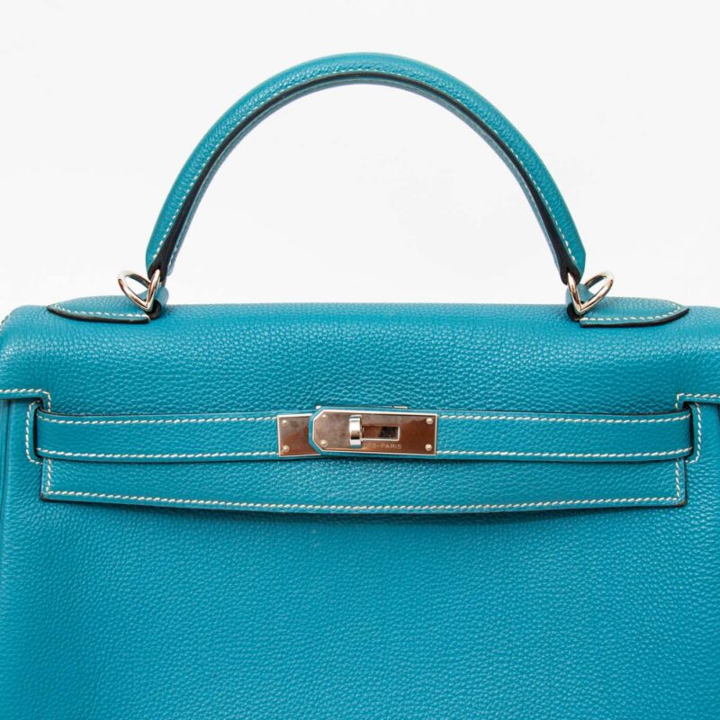Bolso Hermès Kelly 32 Retourne Togo en piel azul con herrajes de paladio, 2006 – Imagen 7