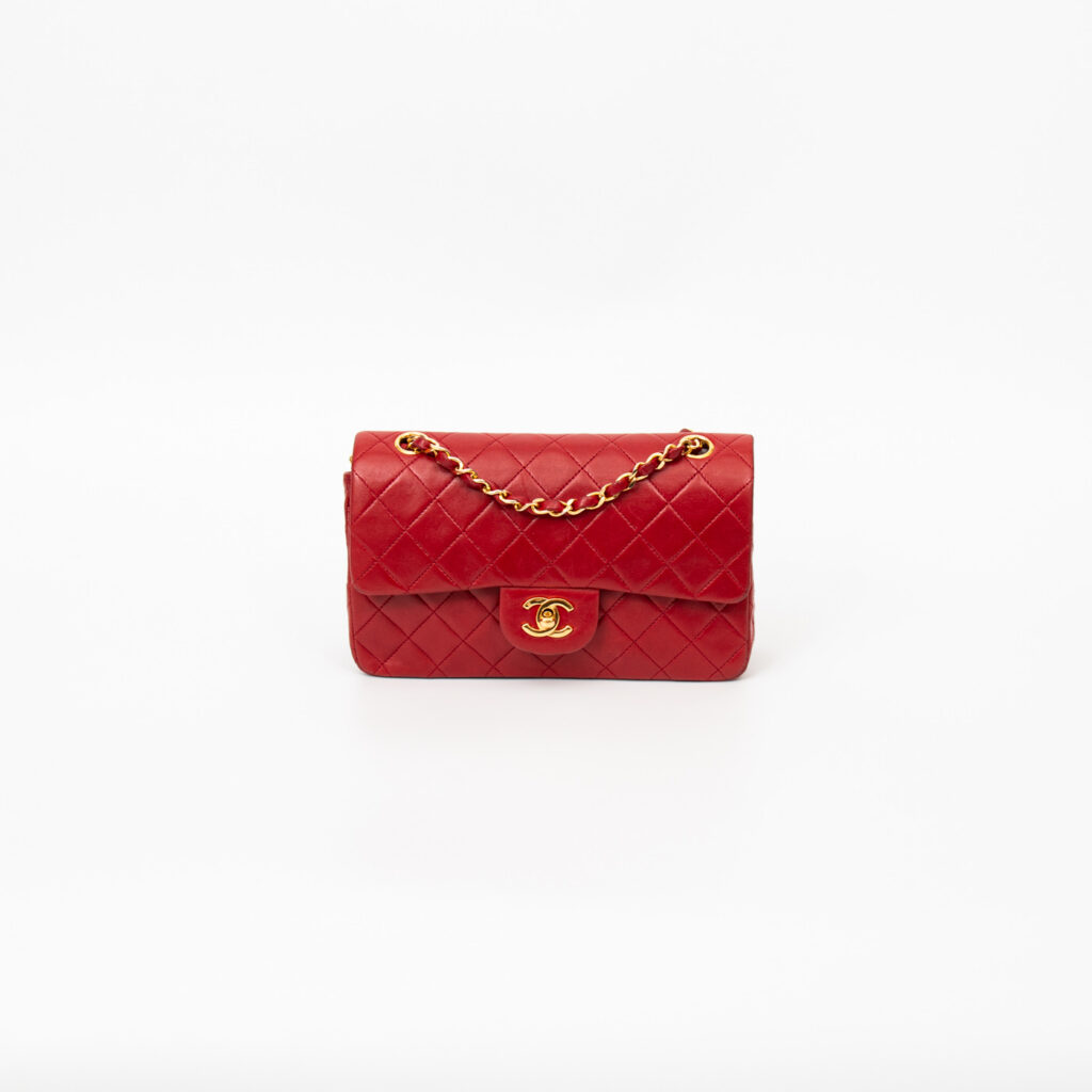 Sac Chanel Timeless petit modèle à double rabat en cuir d'agneau rouge avec finitions dorées, 1986–1988, 0789645
