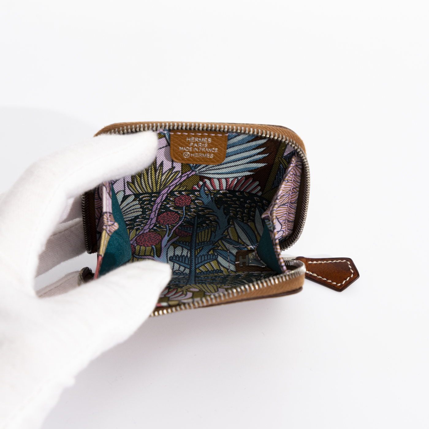 Portefeuille compact Hermès Azap en Epsom doré avec finitions argentées – Image 3
