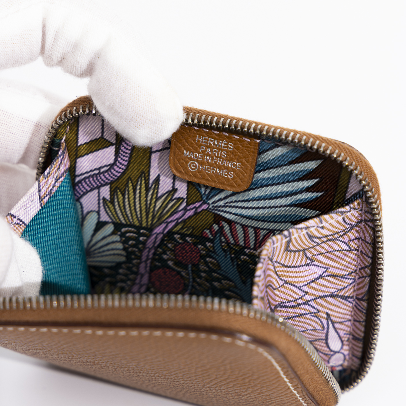 Portefeuille compact Hermès Azap en Epsom doré avec finitions argentées – Image 4