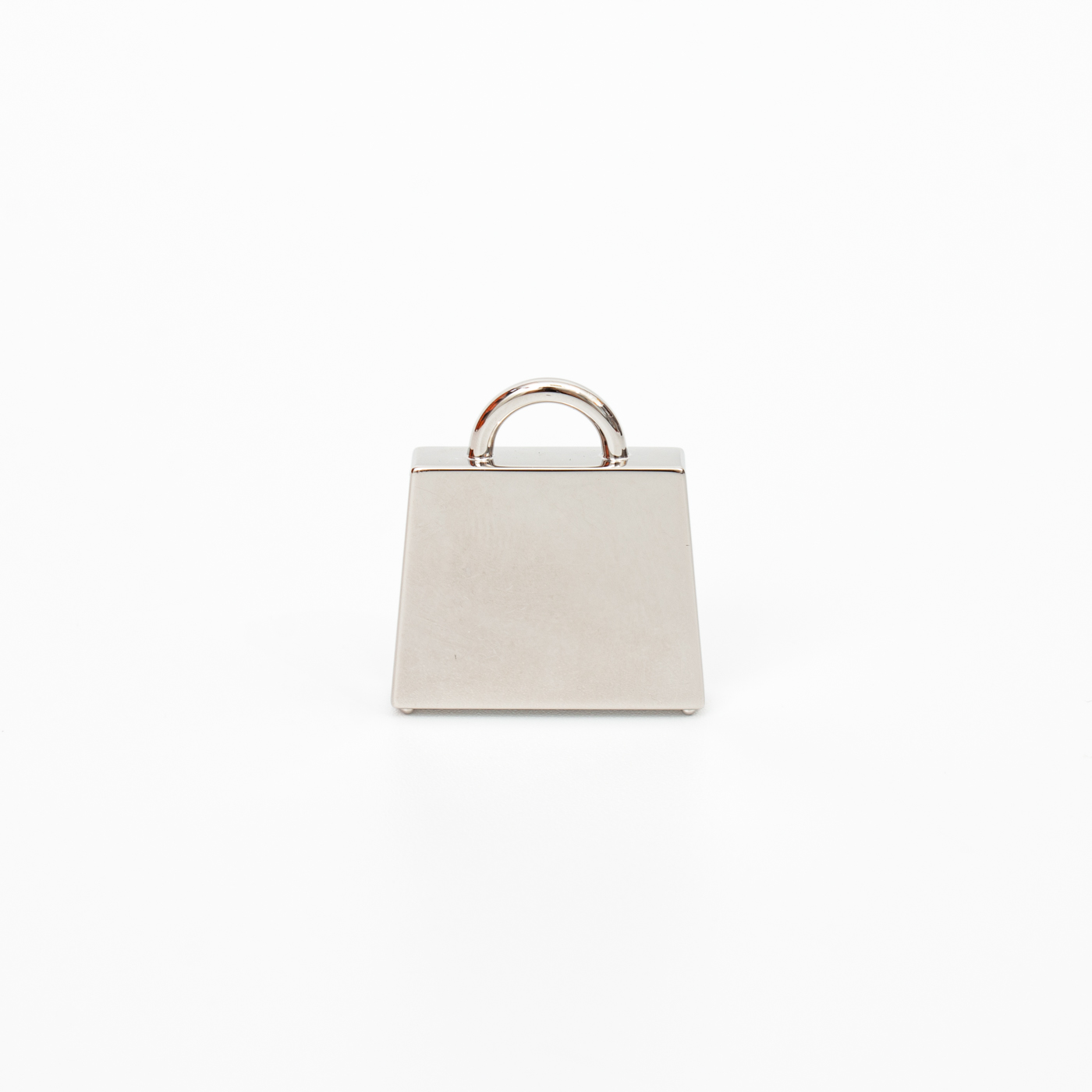 Charm Kelly Hermès Curiosité en métal bleu avec finitions argentées – Image 2