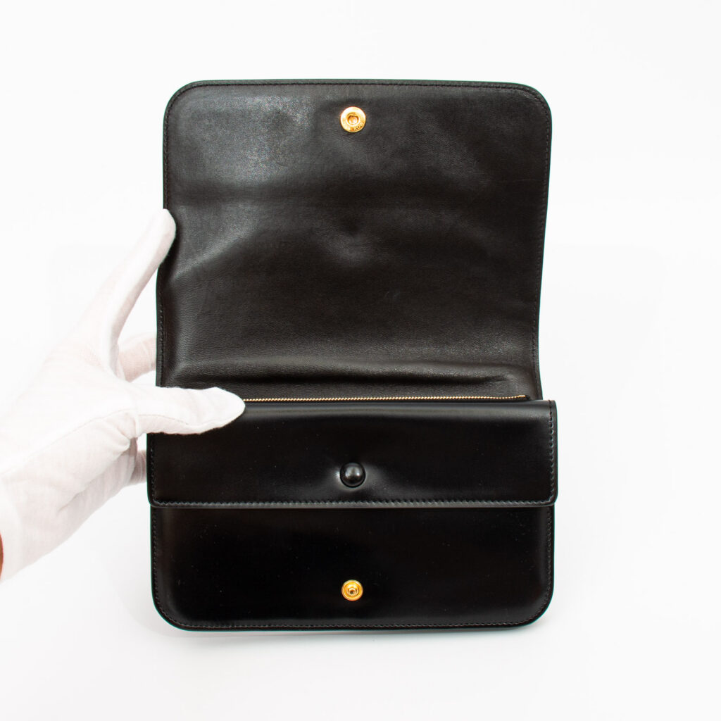 The Row Wallet Organizer Clutch in Boxcalf Leder Schwarz