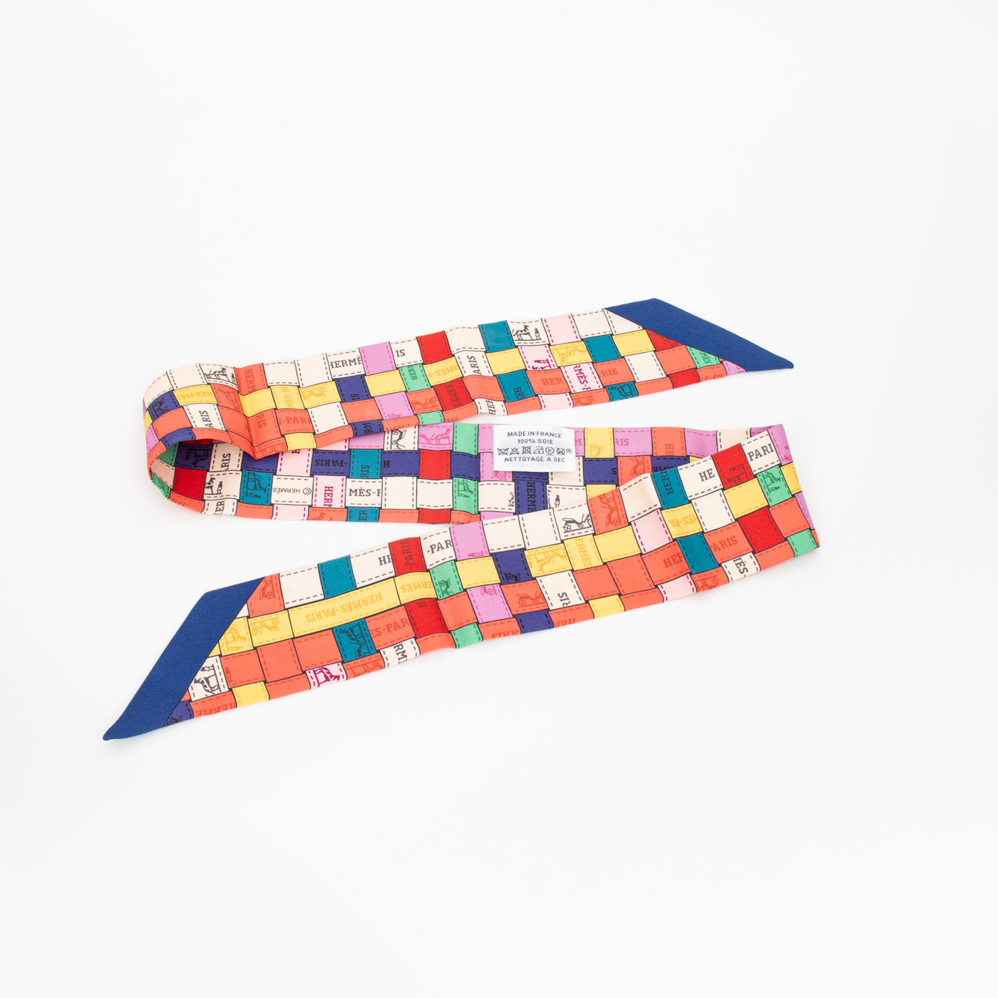 Foulard Hermès Twilly Borduc en soie à carreaux multicolores – Image 2