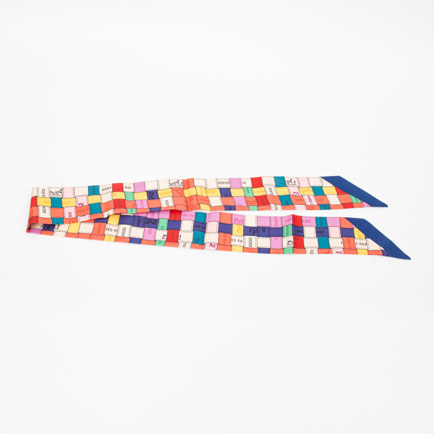Foulard Hermès Twilly Borduc en soie à carreaux multicolores – Image 3