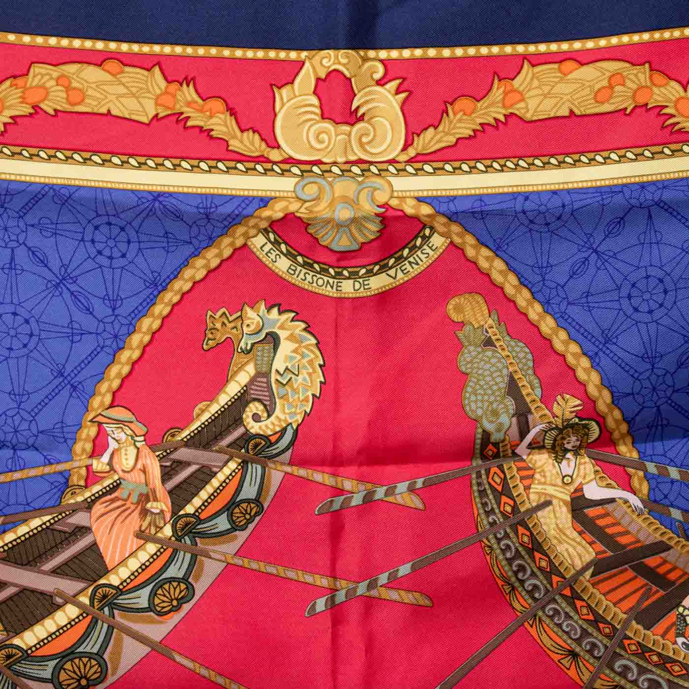 Hermès Foulard En Soie Carré 90 Les Bissone De Venise Rouge – Image 3
