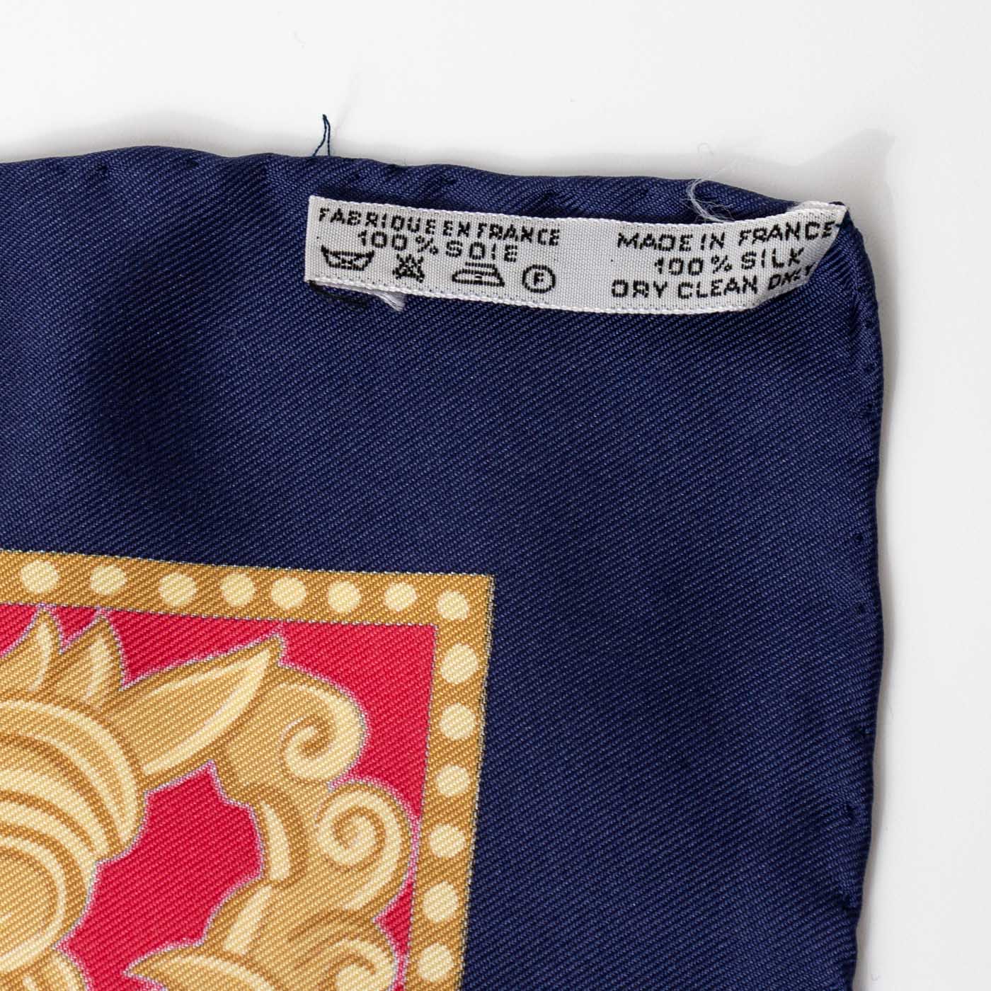 Hermès Foulard En Soie Carré 90 Les Bissone De Venise Rouge – Image 4