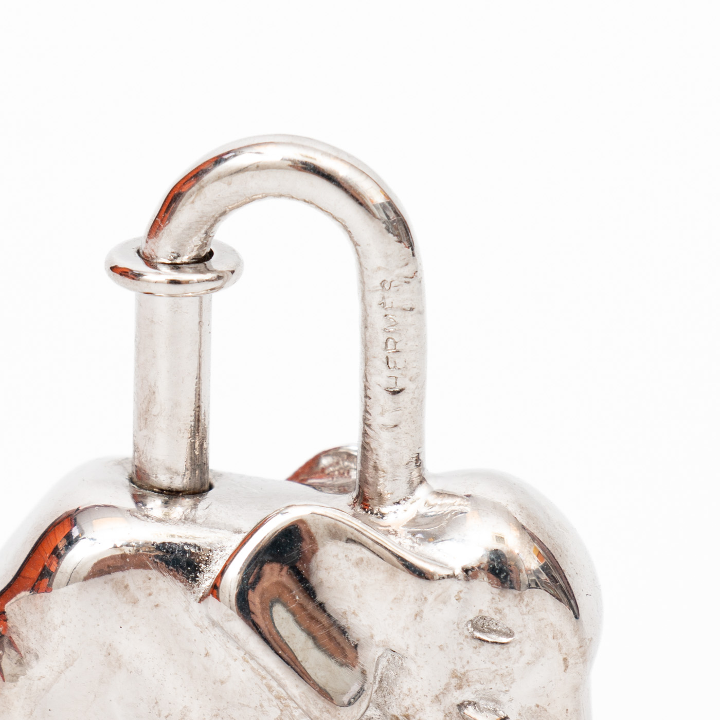 Fermoir Hermès Charm Cadena Éléphant en métal argenté – Image 4