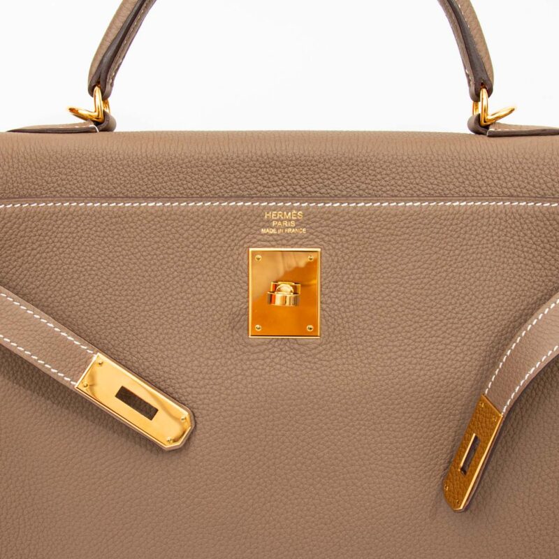 Hermès Kelly 32 Retourné Togo Leder Etoupe Goldene Hardware – Bild 5