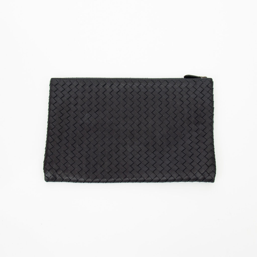 Bottega Veneta Intrecciato Clutch in Leder Schwarz