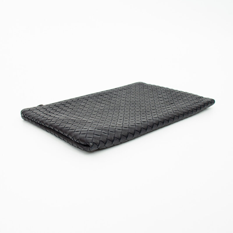 Bottega Veneta Intrecciato Clutch in Leder Schwarz – Bild 3