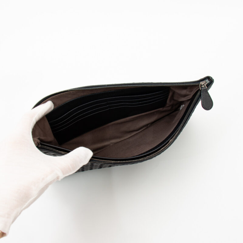 Bottega Veneta Intrecciato Clutch in Leder Schwarz – Bild 4