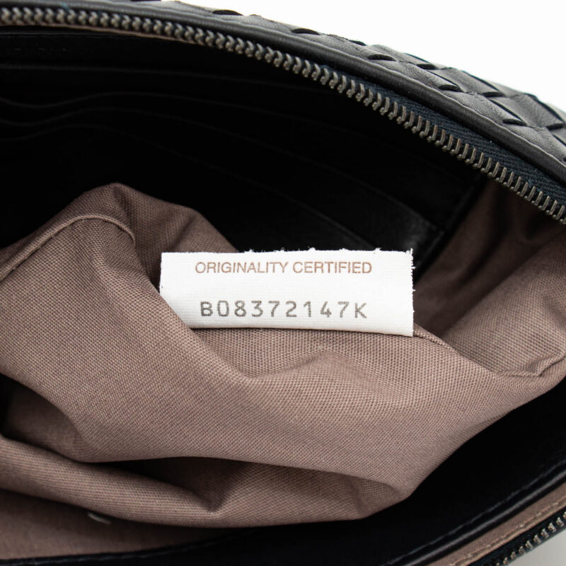 Bottega Veneta Intrecciato Clutch in Leder Schwarz – Bild 5