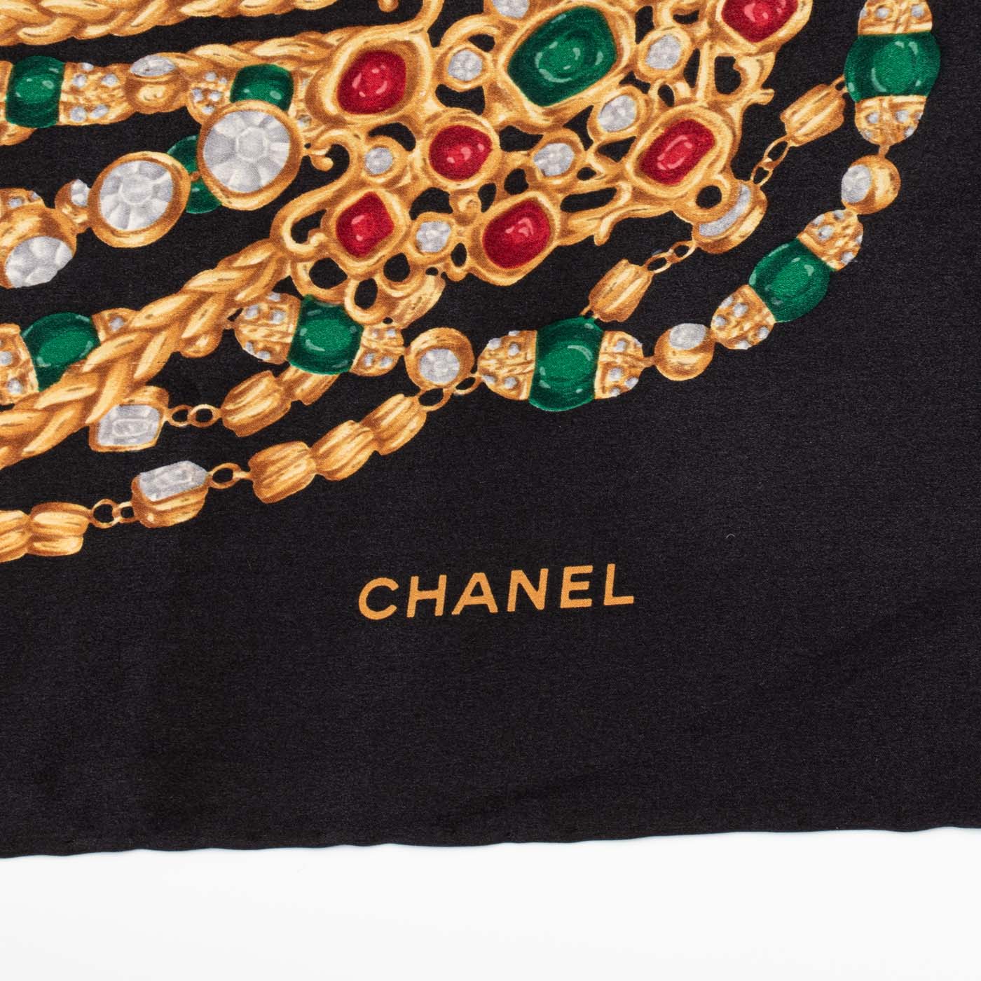 Foulard en soie Chanel Gripoix Noir – Image 3