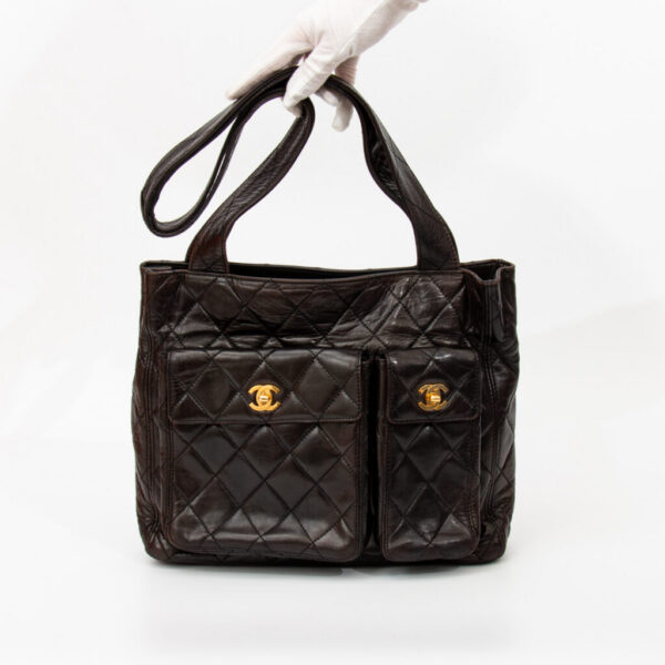 Bolso Chanel Shopper de piel de cordero marrón con herrajes dorados 1996–1997 4284224