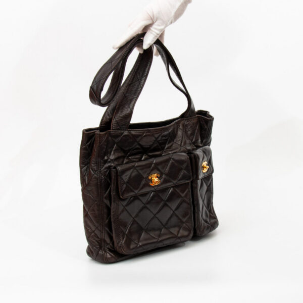 Bolso Chanel Shopper de piel de cordero marrón con herrajes dorados 1996–1997 4284224