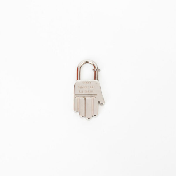 Breloque Hermès Cadena Lock Hand 2002 en métal argenté
