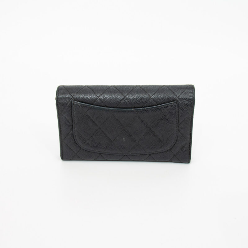 Cartera Chanel Caviar negra con herrajes dorados 2015–2016 – Imagen 2