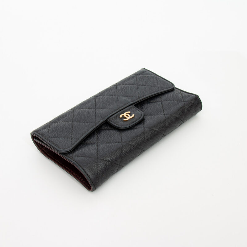 Cartera Chanel Caviar negra con herrajes dorados 2015–2016 – Imagen 3