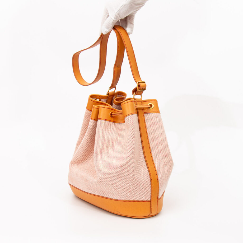 Bolso de mano Hermès Market Bucket Bag Toile H Canvas Leather Beige Gold