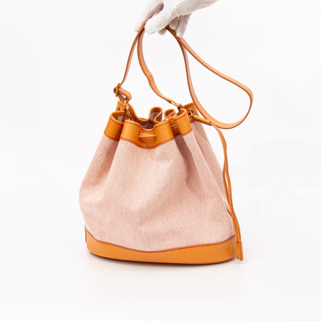 Bolso de mano Hermès Market Bucket Bag Toile H Canvas Leather Beige Gold