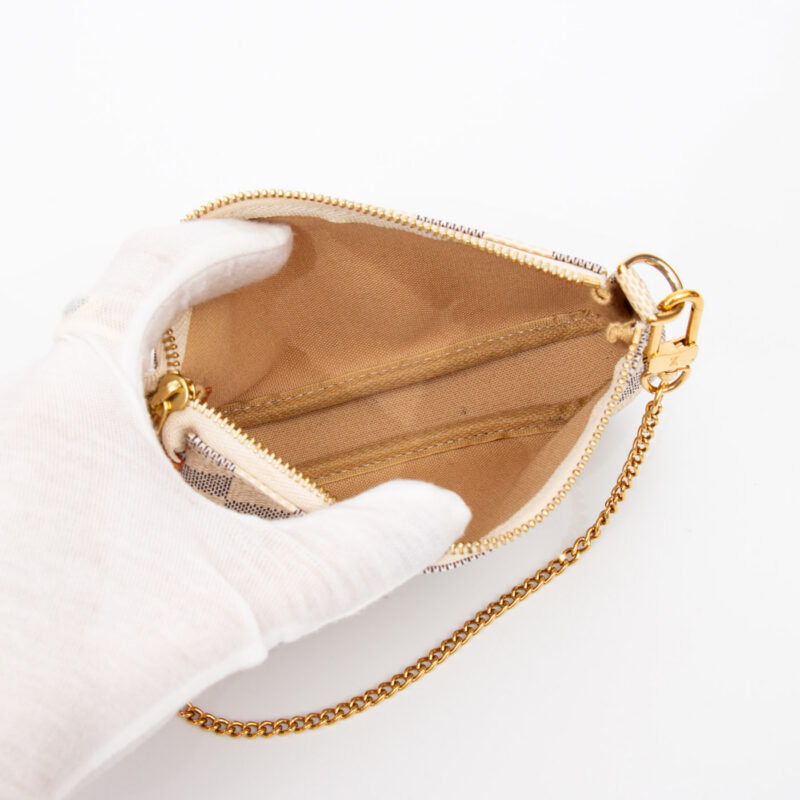 Accessoires Louis Vuitton Mini Pochette en Damier Azur – Image 5