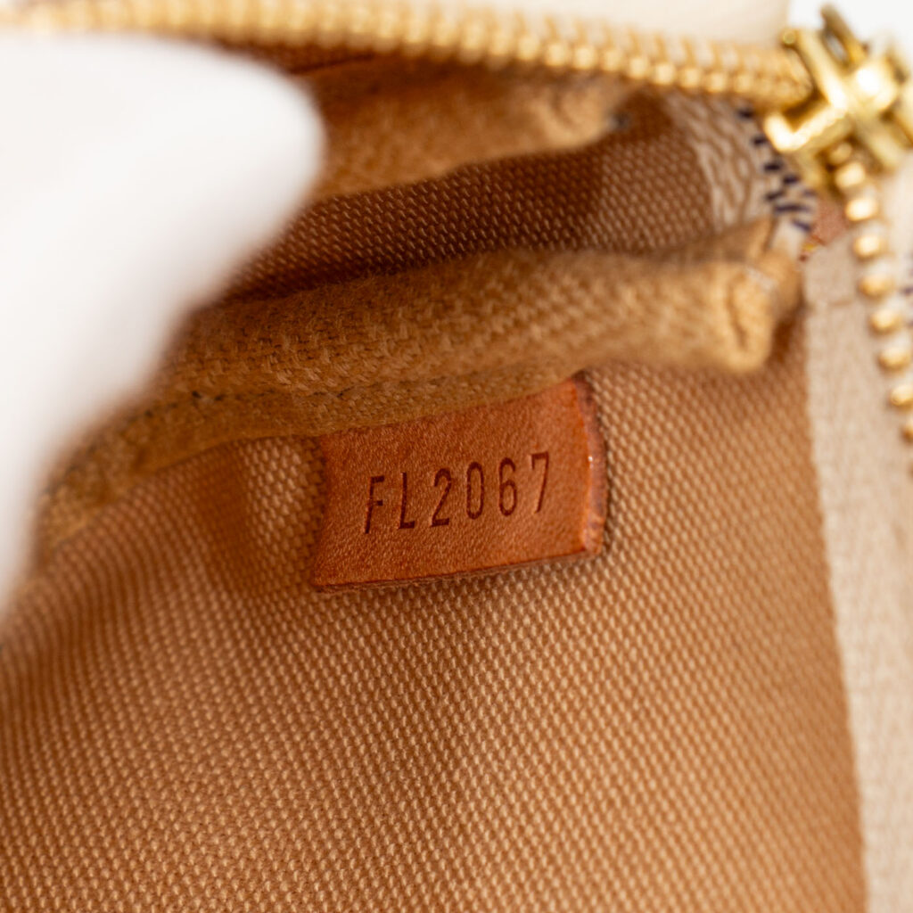 Accessoires Louis Vuitton Mini Pochette en Damier Azur