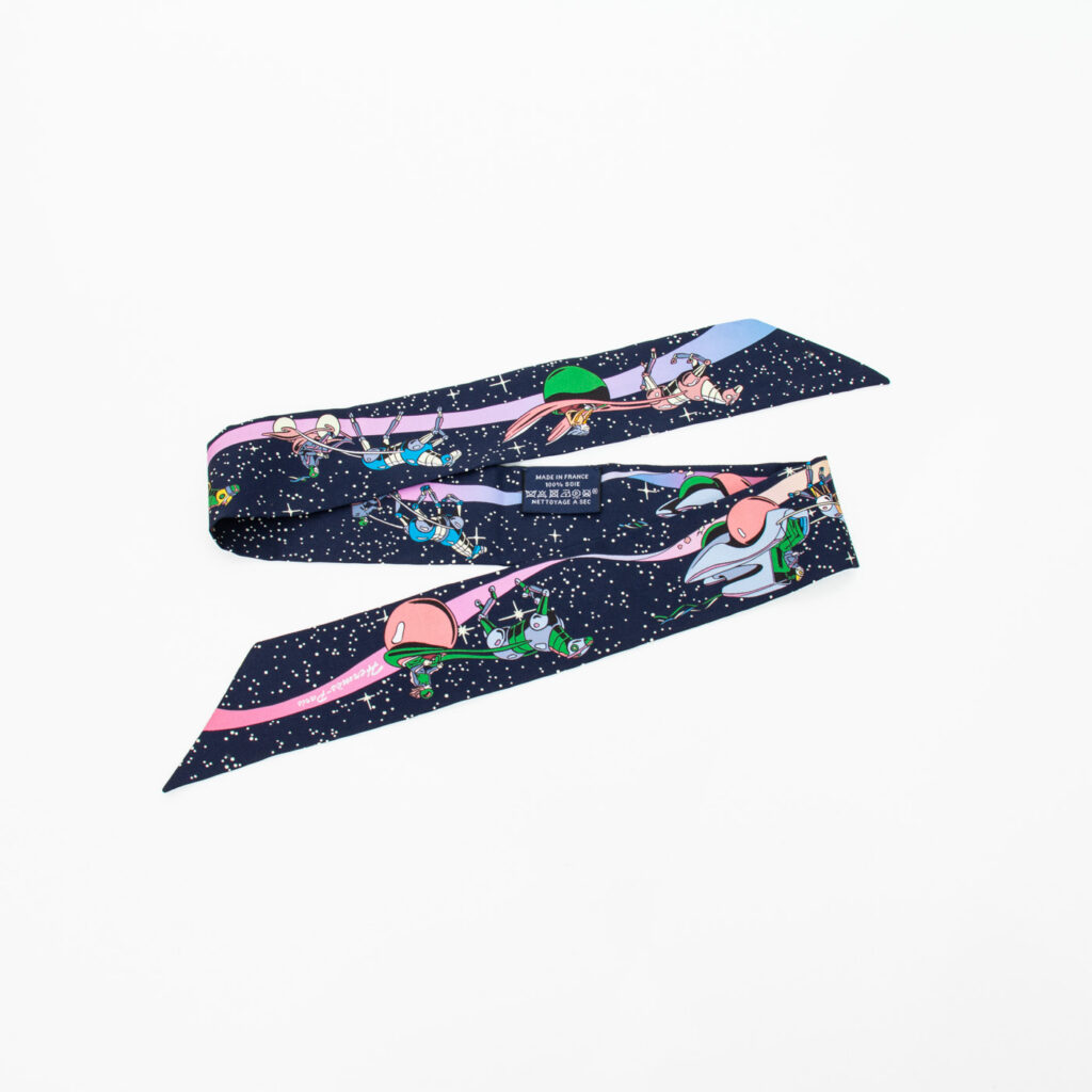 Bufanda Hermès Twilly Space Derby de seda en color rosa marino