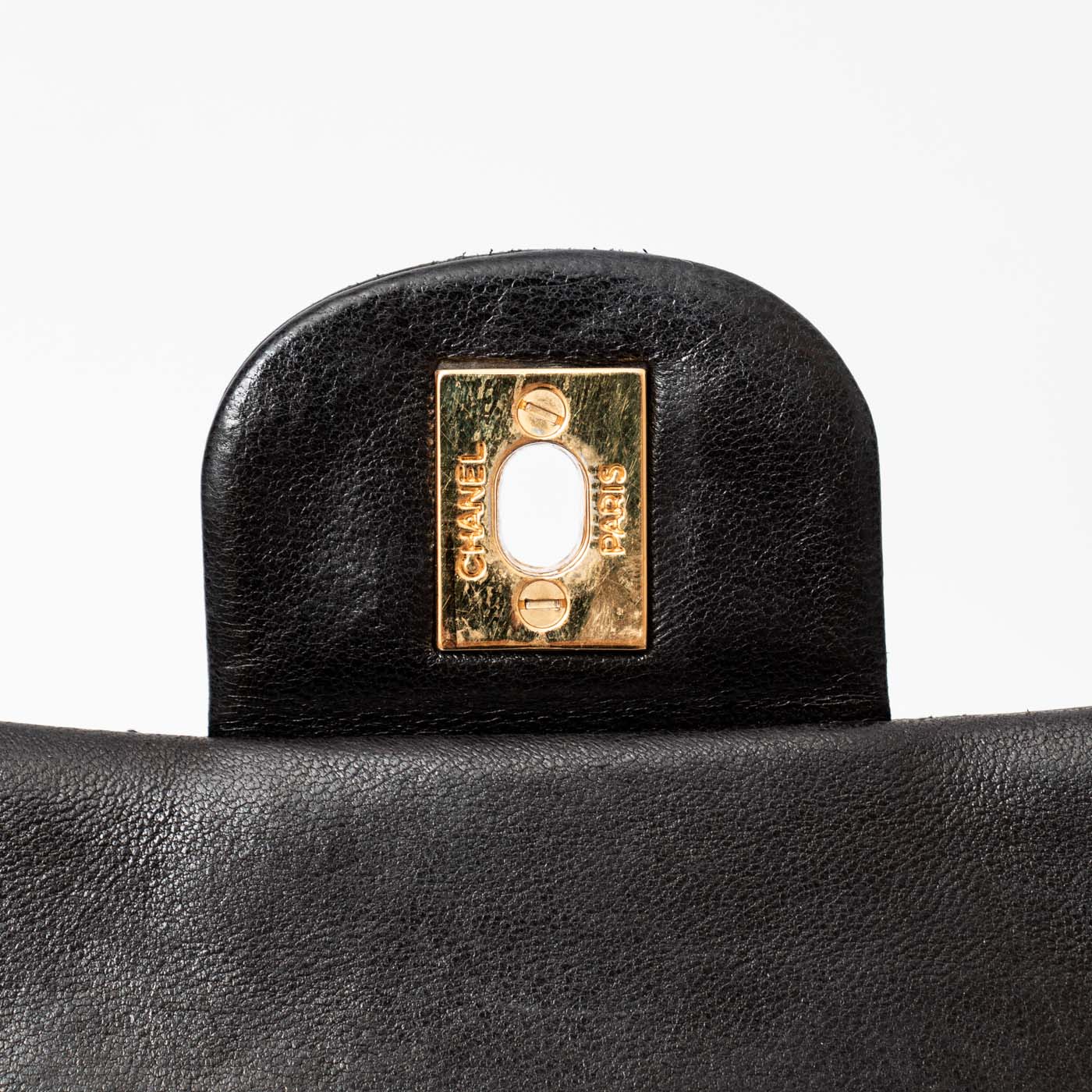 Sac Chanel Timeless moyen en agneau noir vintage 2531465 – Image 9
