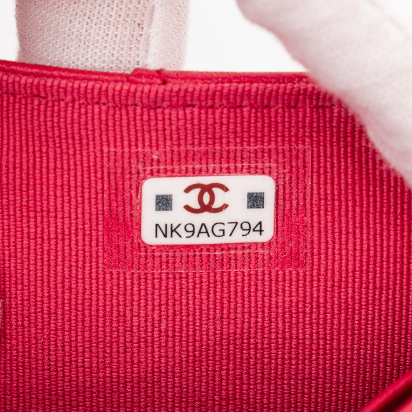 Portefeuille compact Chanel Timeless en agneau rouge avec finitions dorées – Image 6