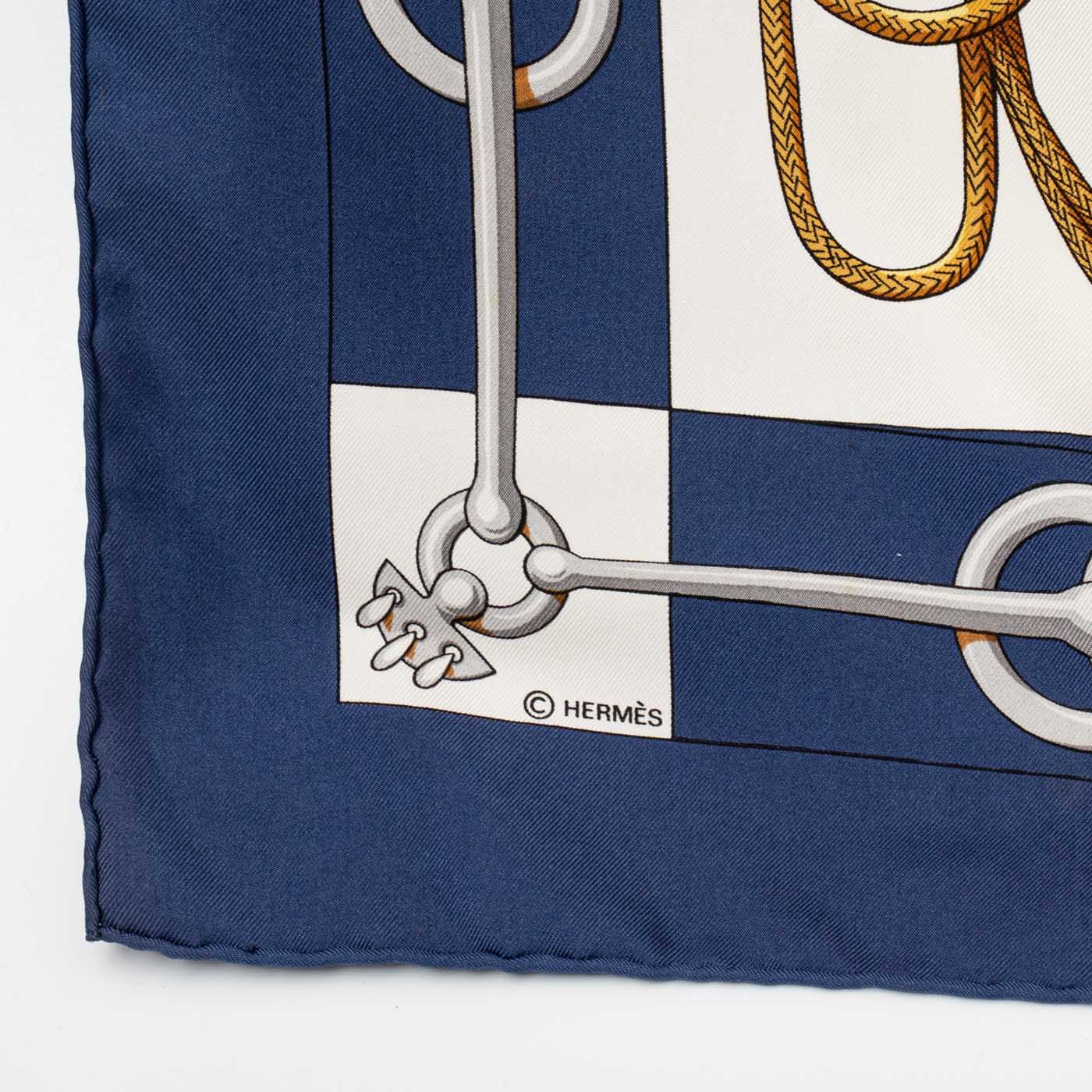 Hermès Carré 90 Cliquetis Seidentuch Blau Gold 90 cm – Bild 3