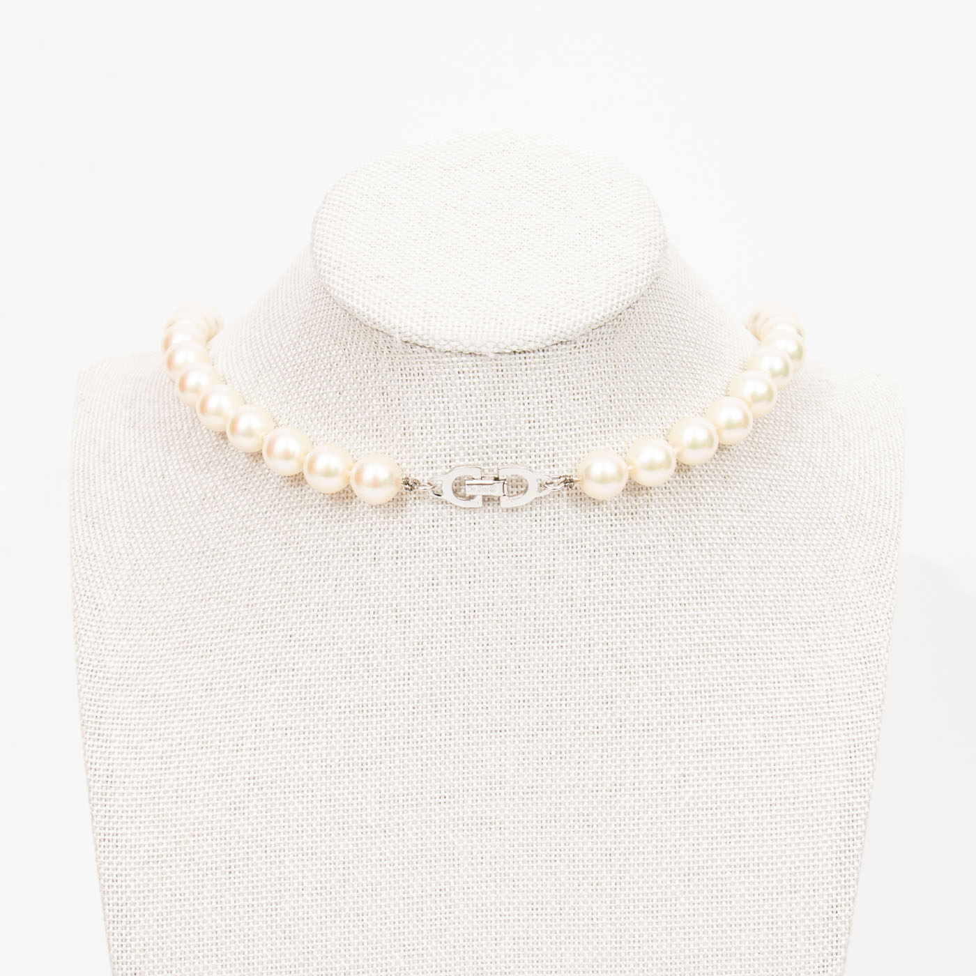 Collier de perles Christian Dior, blanc et argent, 63 cm – Image 3